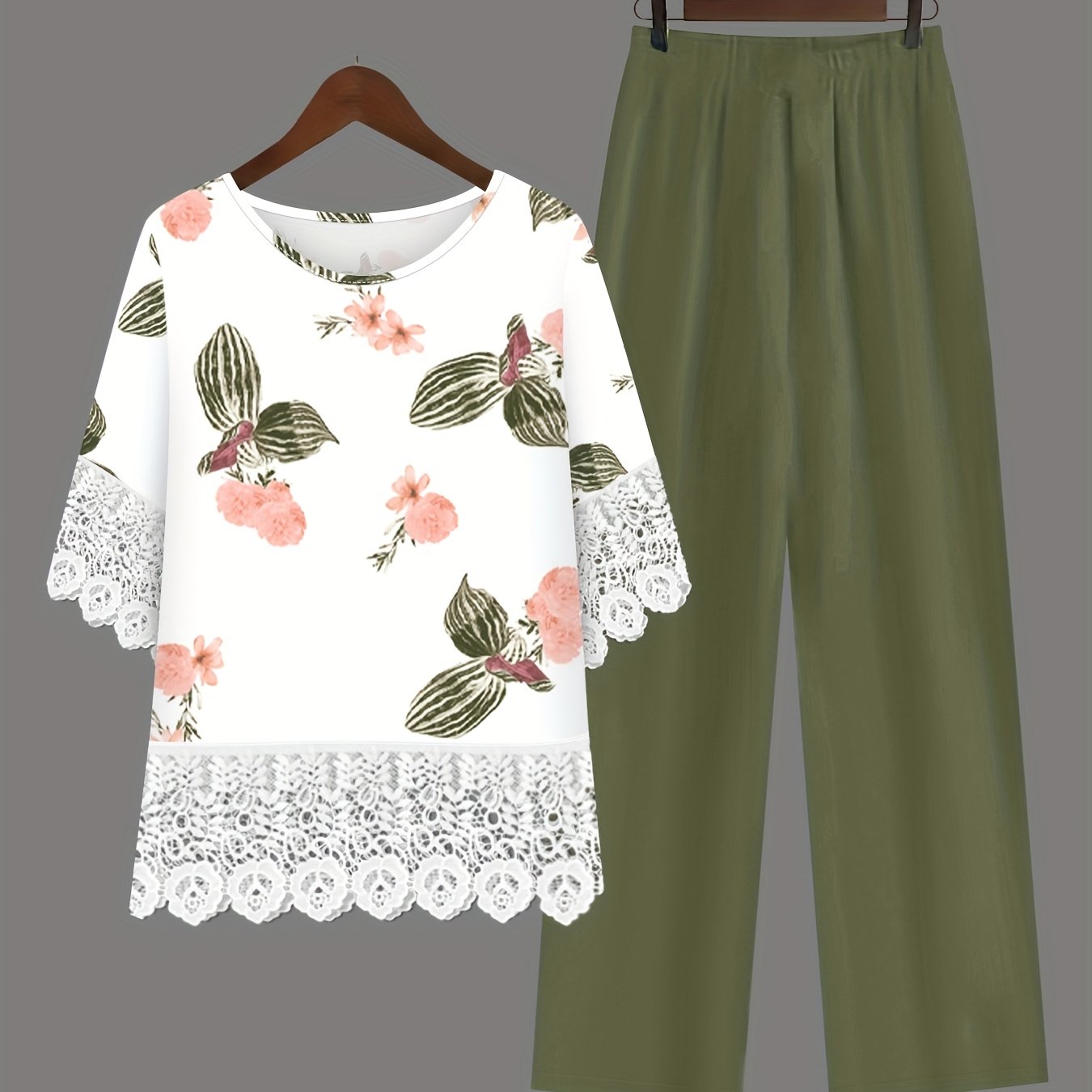 Women's Casual Set Floral Print Round Neck 3/4 Sleeve Lace Panel Top and Symmetrical Pocket Solid Color Pants Two-Piece Set