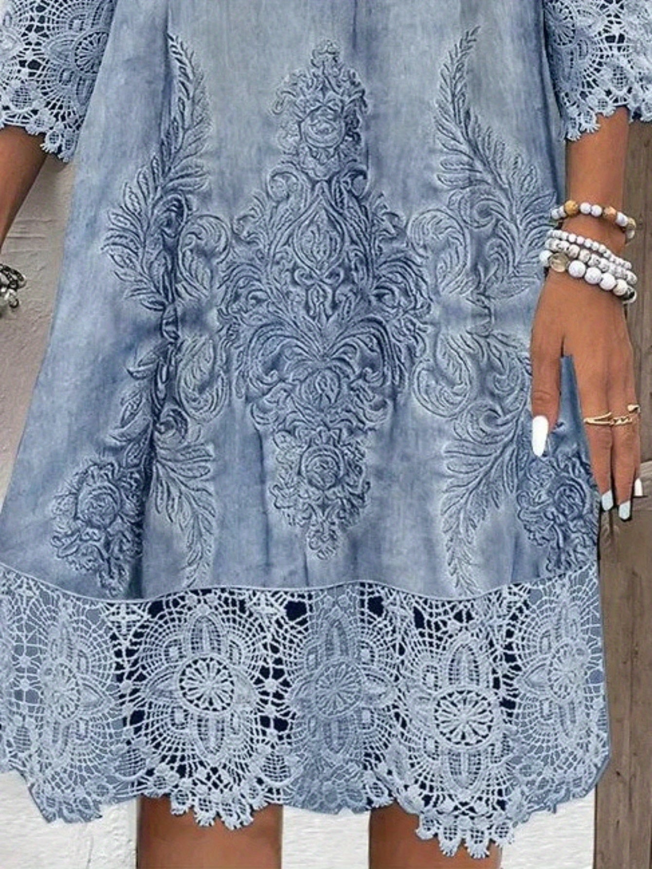 Women's Elegant Maxi Dress with Lace Sleeve & V-Neck - A-Line Floor-Length Formal/semi-formal Dress with Belt, Long Sleeve Train Skirt for Weddings, Parties, Casual Attire - Spring/Summer Outfits in Beige & Golden Lace Print