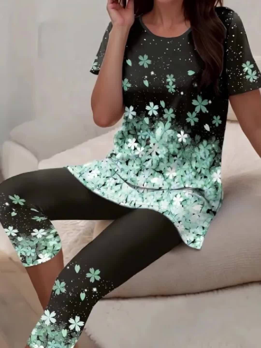 Lightweight and Comfortable Large Size Floral Print Two Piece Set Classic Round Neck Short Sleeve Top with Fashionable Seven-Quarter Pants Casual Summer Essential