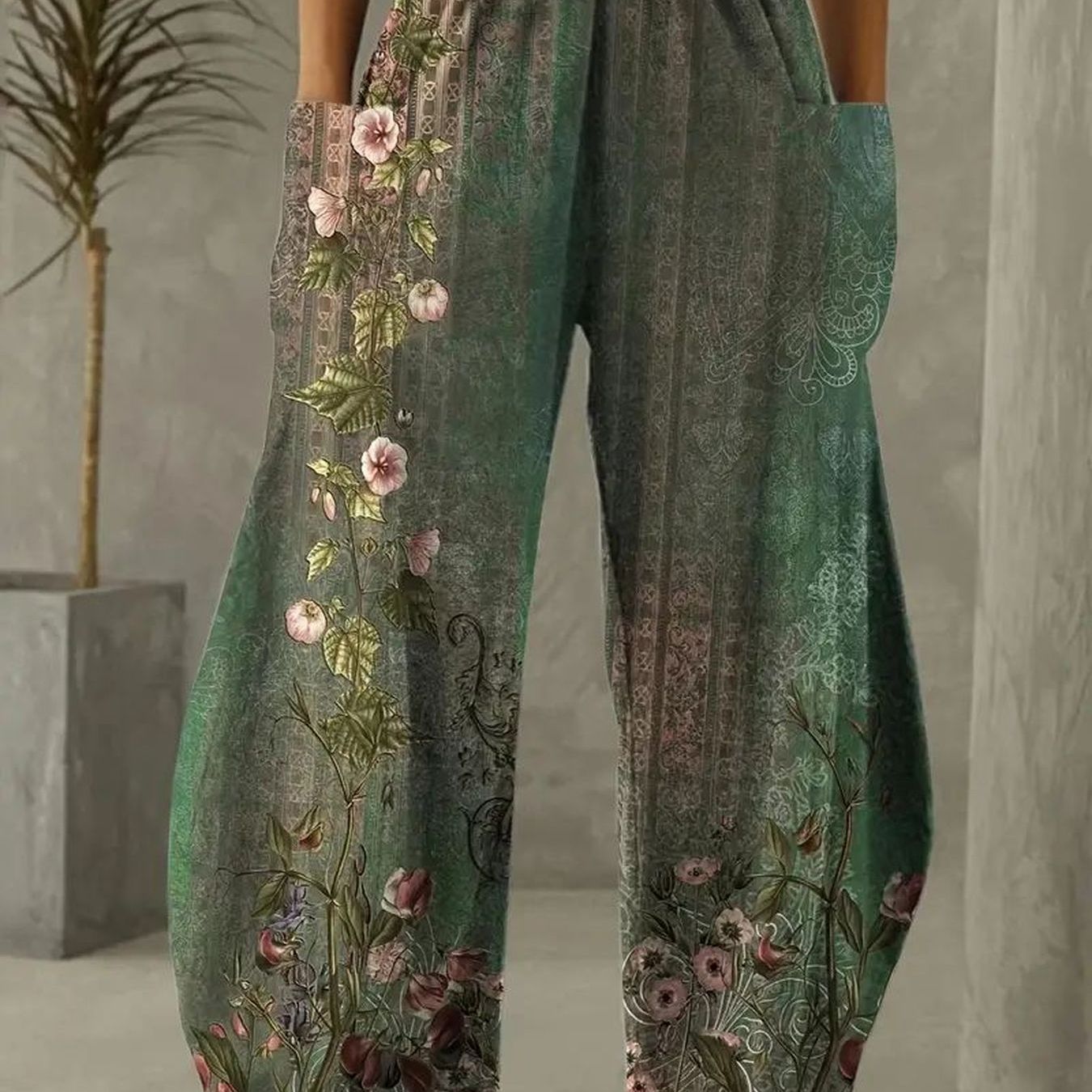 Plus Size, Women's Elegant Floral Print Wide Leg Pants - Relaxed Fit with Slant Pockets, All-Season Machine Washable Trousers for Casual Daily Wear & Stylish Comfort
