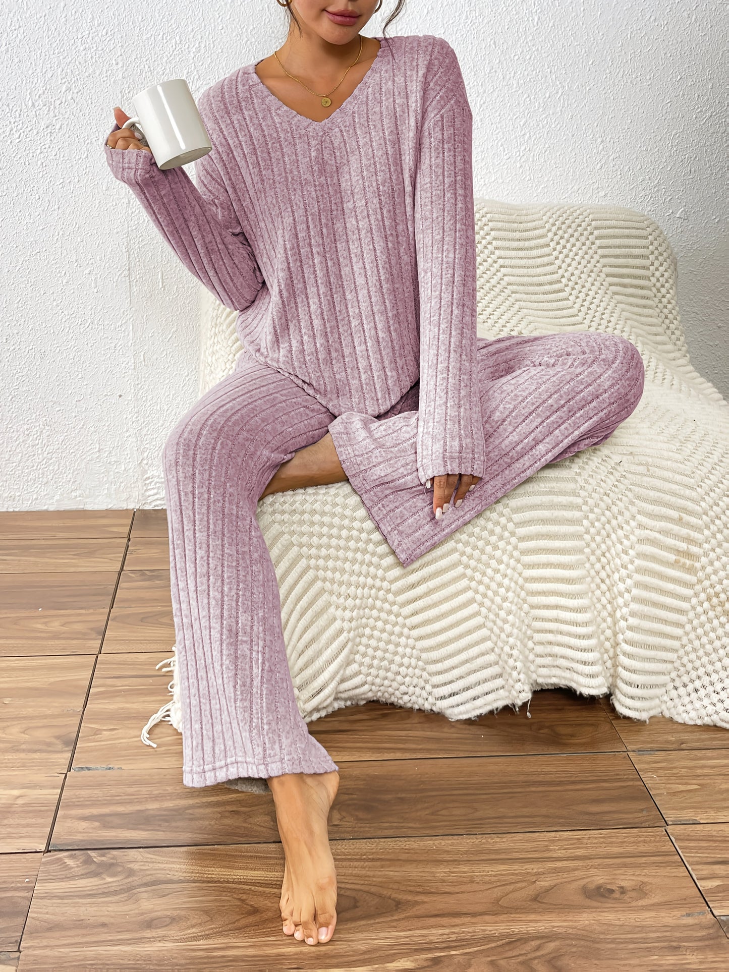 [Loose Fleece Set] Two-Piece Autumn And Winter Loose Ribbed Fleece Set - V-Neck Top And Straight-Leg Pants for a Casual Look