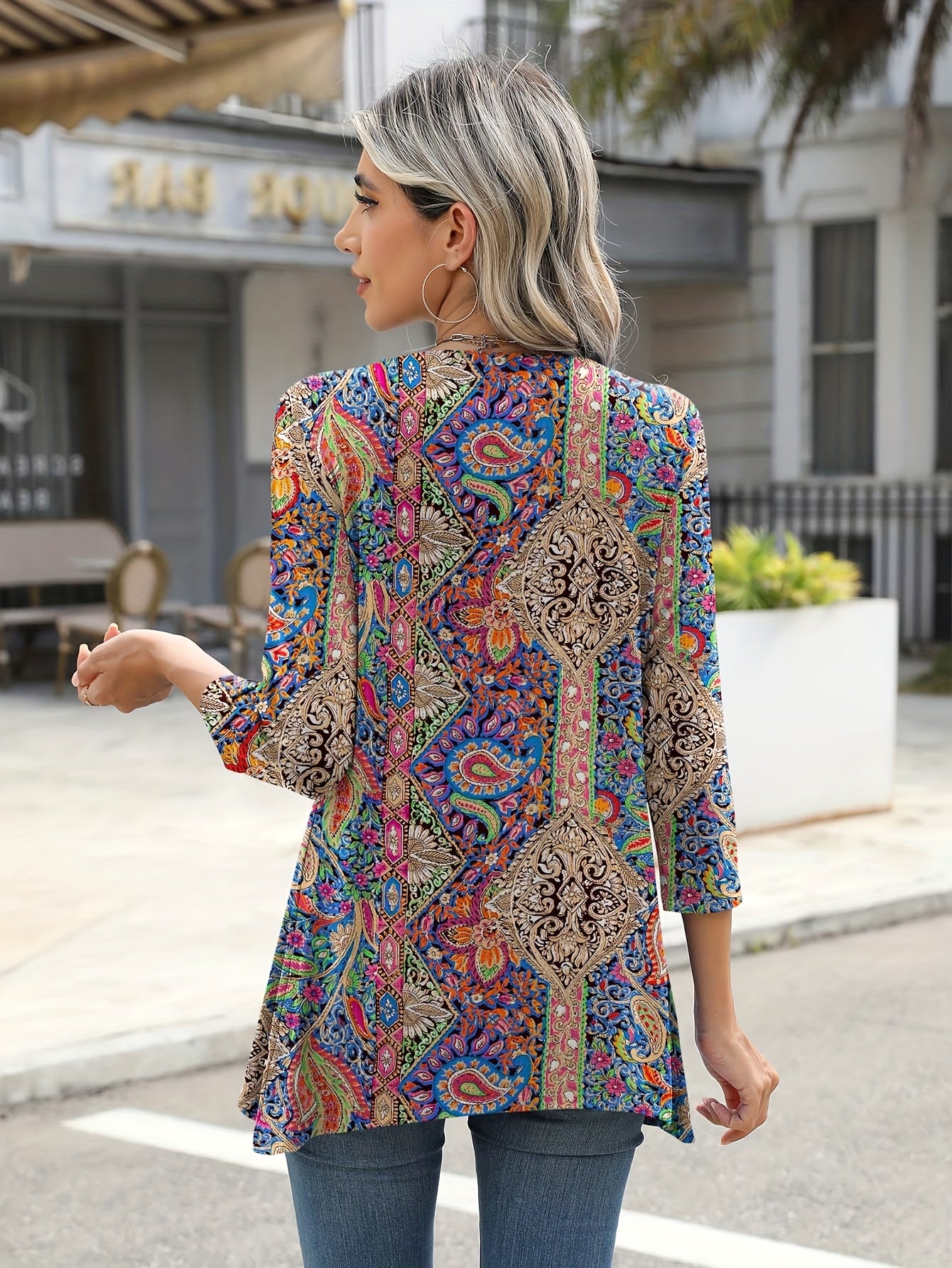 [Bohemian Style Top] Bohemian Style Women's Geometric Print 3/4 Sleeve Top | Casual Round Neck, Contrast Color Design, Lightweight & Breathable for Spring/Summer, Glossy Texture