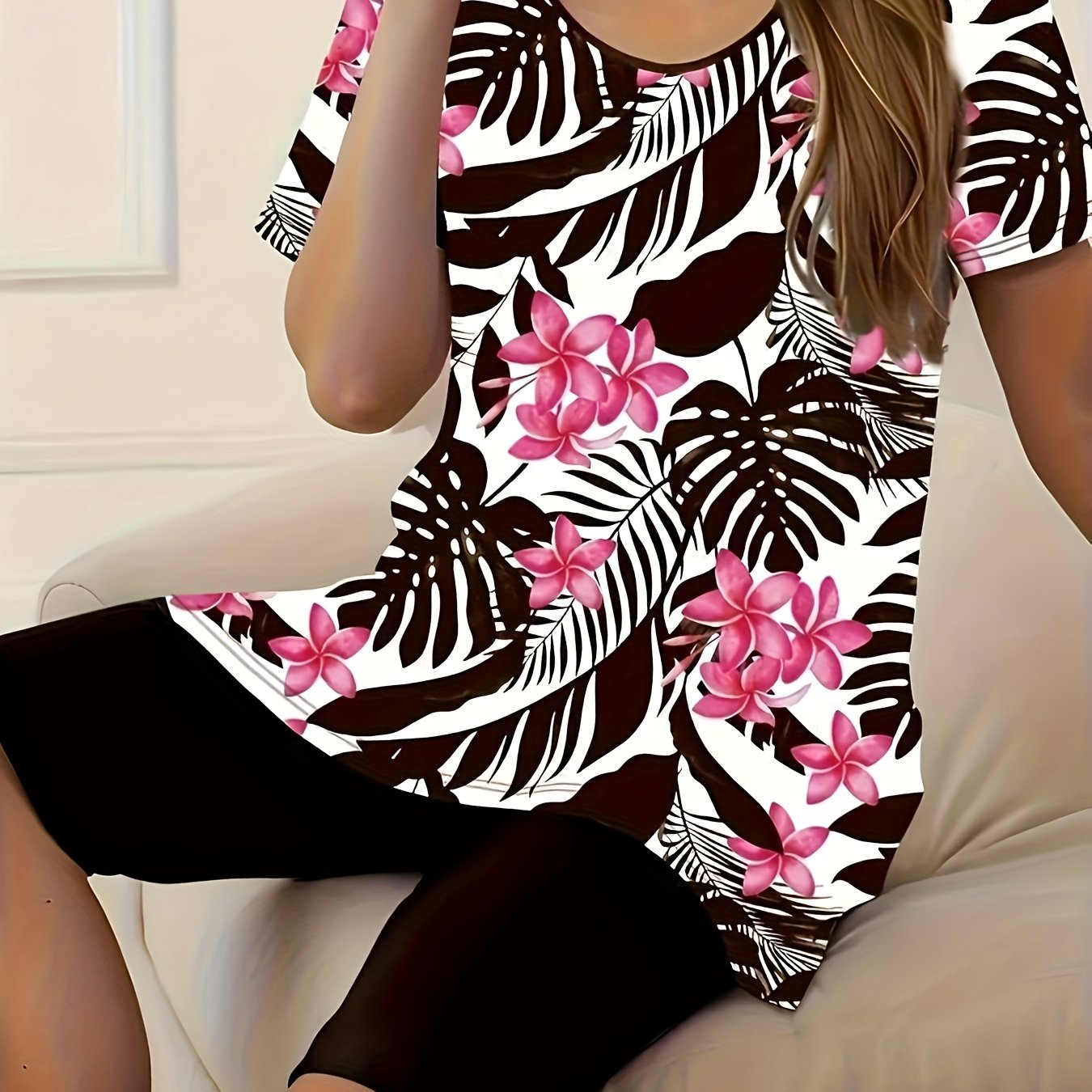 Women'S Elegant Two-Piece Leaf Print Casual Shorts and Top Set - Floral and Foliage Design, Short Sleeve T-Shirt with Round Neckline, Black and White, All-Season Comfort, Casual Attire|Floral Print Top|Short Sleeve Top, Flora