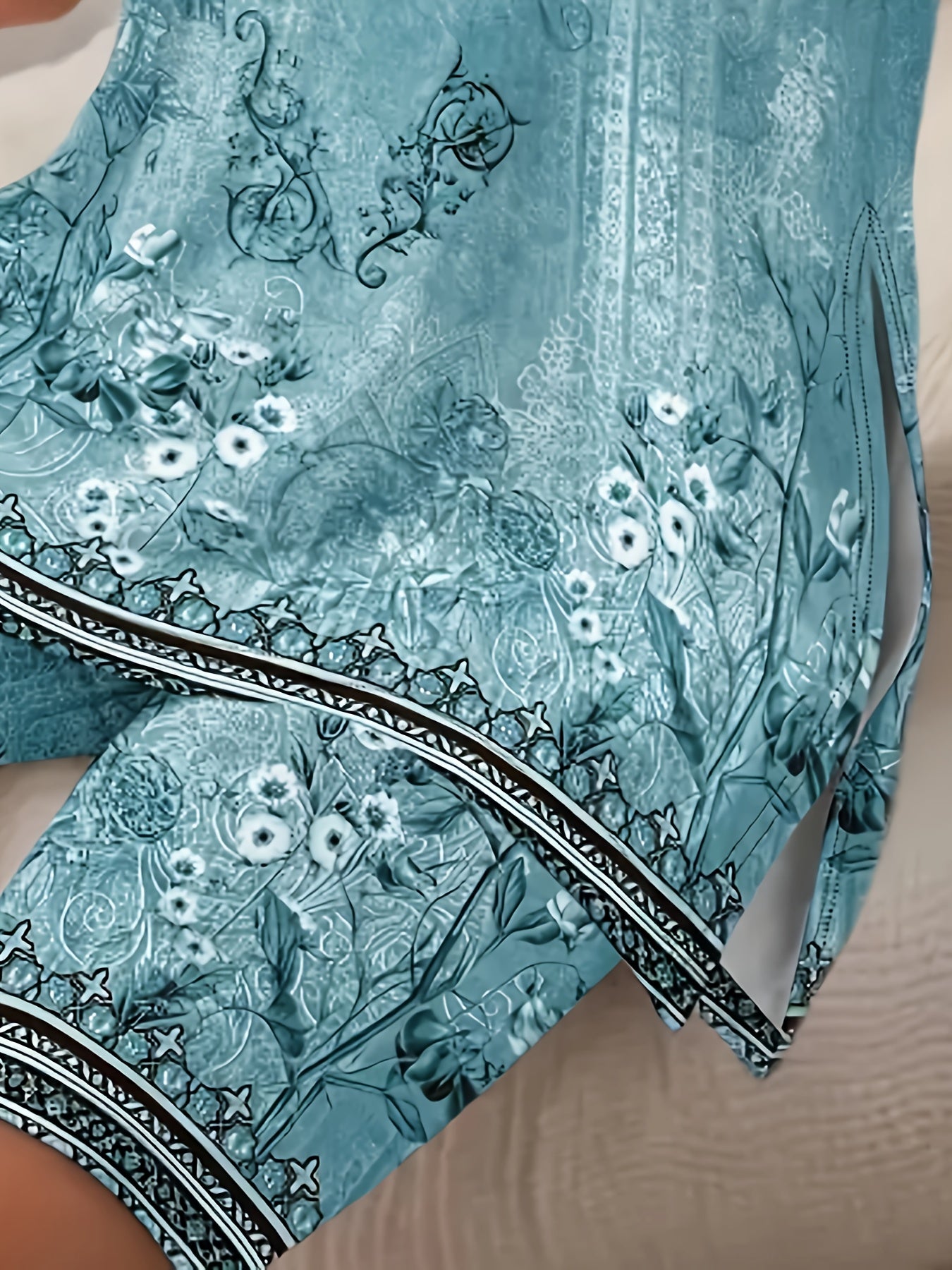 2pcs Women'S Casual Bohemian Print Short Sleeve Top and Shorts Set, Fashionable Short Sleeve Top with Side Slits and Tight Shorts, Comfortable Regular Home Wear Set, Round Neck Polyester Pullover