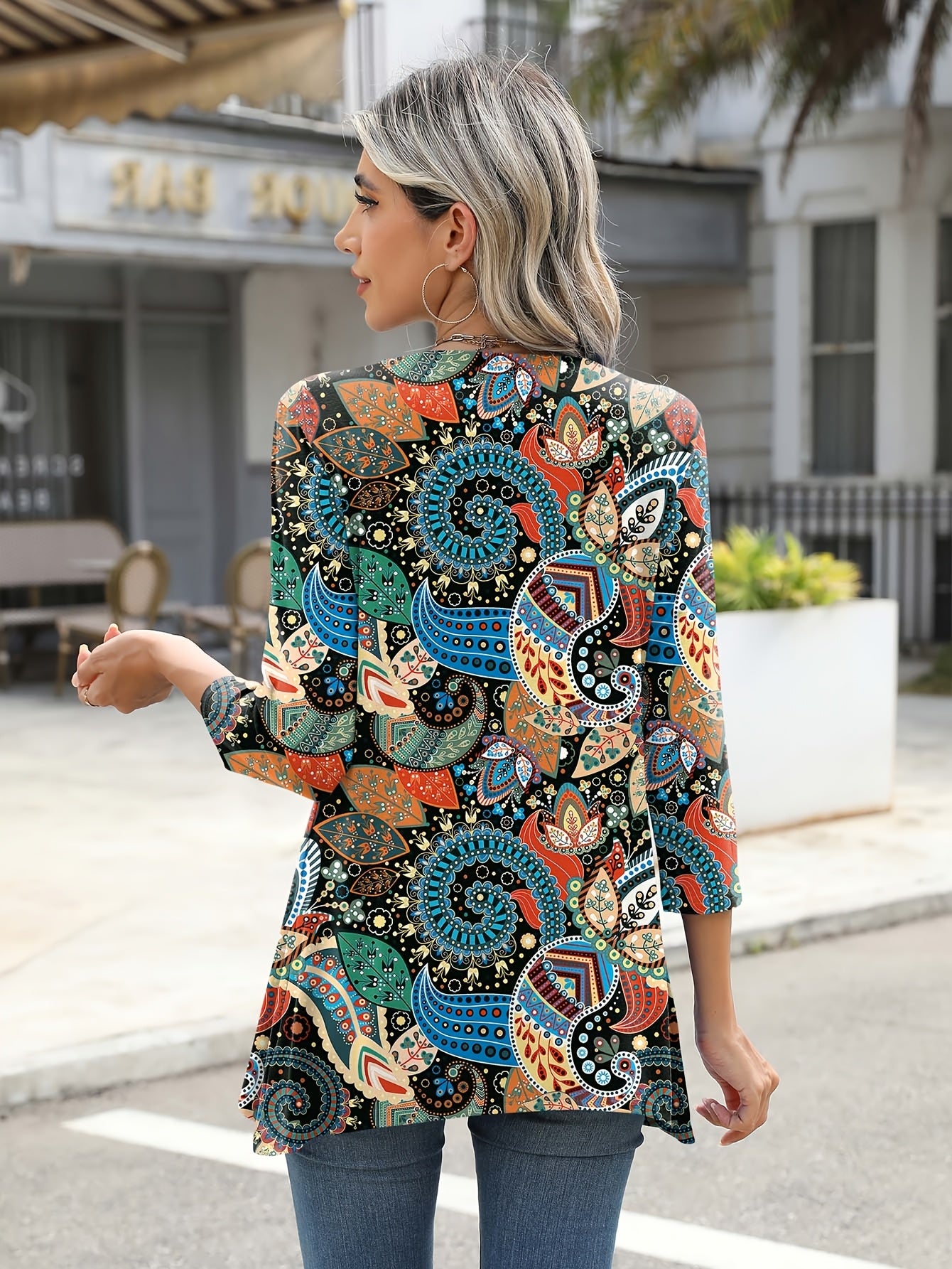 [Bohemian Style Top] Bohemian Style Women's Geometric Print 3/4 Sleeve Top | Casual Round Neck, Contrast Color Design, Lightweight & Breathable for Spring/Summer, Glossy Texture