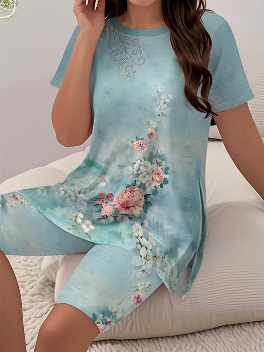Plus Size - Plus Size Women'S Casual Two-Piece Set with Floral Print. Short Sleeve Top and Shorts, Split on Both Sides, Stylish Short Sleeve Top with Tight Shorts, Comfortable Regular Casual Wear, Round Neck Polyester Pullove